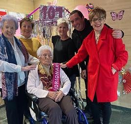 María Egiguren, ha cumplido 107 años en compañía de sus familiares.