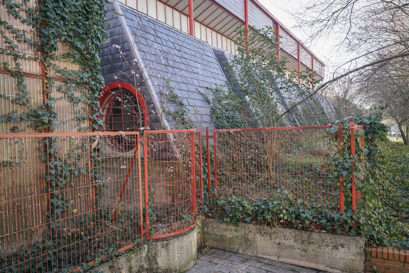 El deterioro de la parroquia de San Francisco de Asís, en imágenes