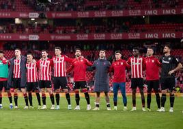 Los jugadores del Athletic, tras la victoria ante el Girona.