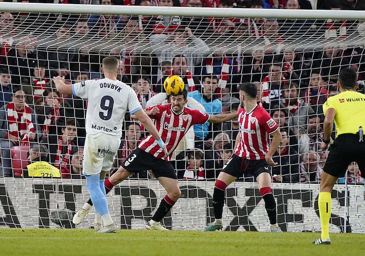 Vivian salva los tres puntos en el último minuto.