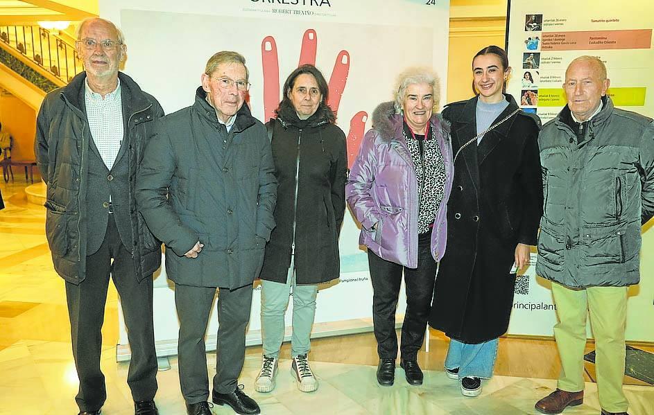 Sabin Salaberri, Bautis Goikoetxea, Verónica Goikoetxea, Raquel Vélez, Ana Teberio y Álvaro Ruiz de Escudero.