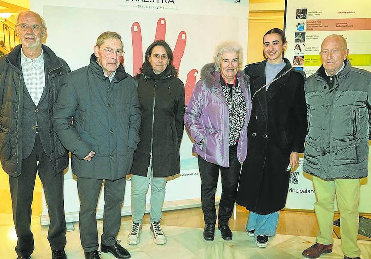 Sabin Salaberri, Bautis Goikoetxea, Verónica Goikoetxea, Raquel Vélez, Ana Teberio y Álvaro Ruiz de Escudero.