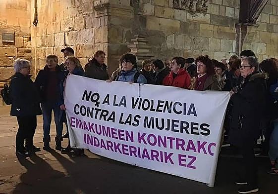 La asociación se concentra el último jueves de cada mes en Andra Mari.