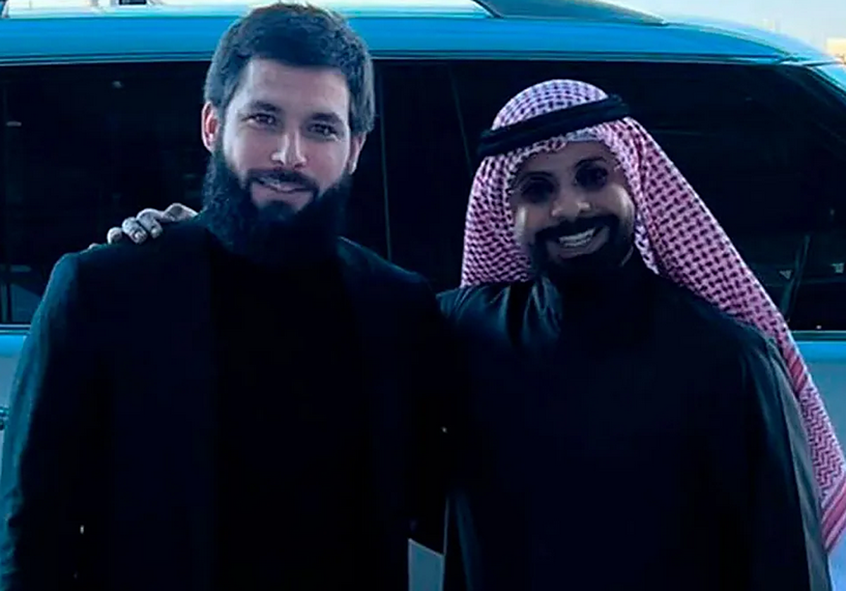 Jota Peleteiro, exmarido de Jessica Bueno, y su amigo Faisal.