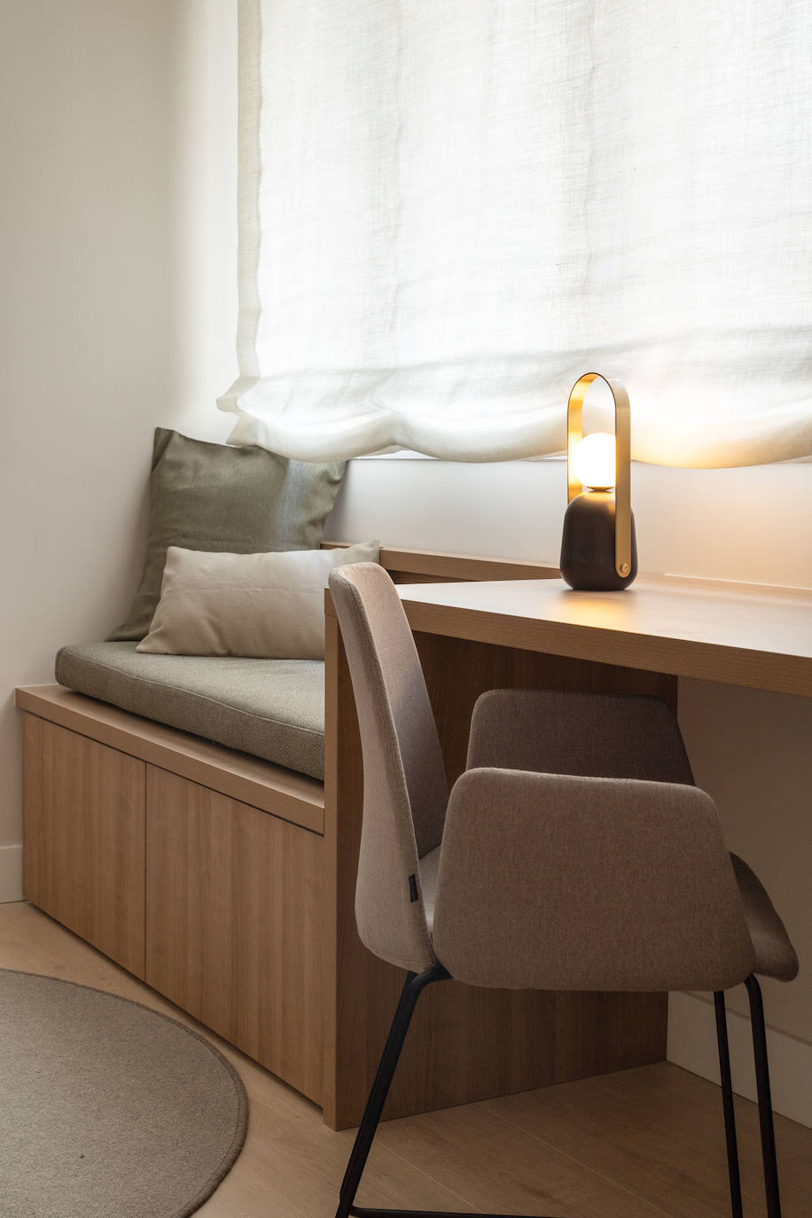 El piso de una pareja joven y su hijo en Mungia ideado para vivir en calma