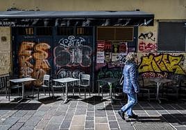 El Casco Viejo de Vitoria se planta contra las pintadas