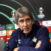 Pellegrini se queja de la venta de futbolistas: «No se puede jugar en Europa con un central»