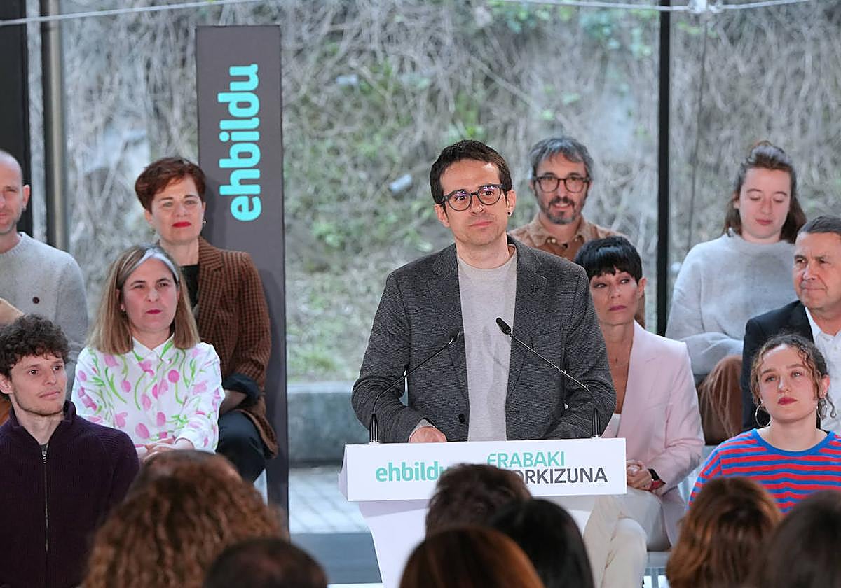 Pello Otxandiano en el acto celebrado este domingo por la mañana en Getaria