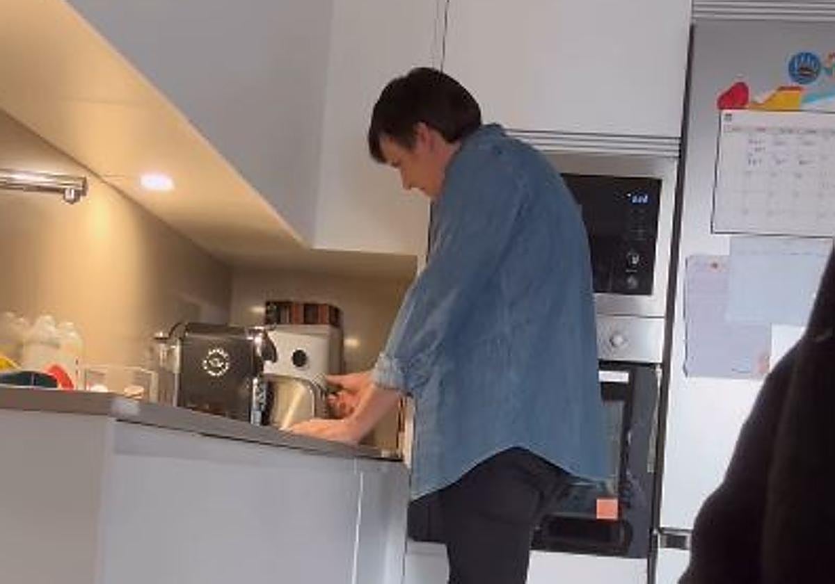 La reacción de Ion Aramendi ante la tostadora que compra su mujer