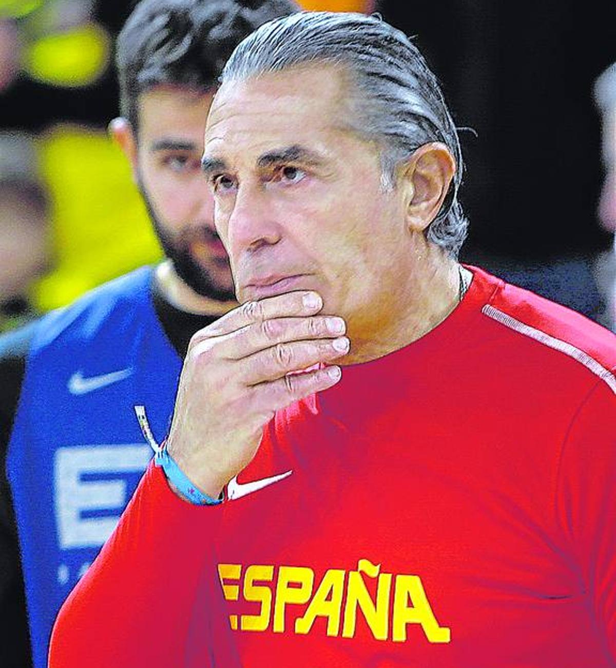 Un Sergio Scariolo pensativo durante un entrenamiento.