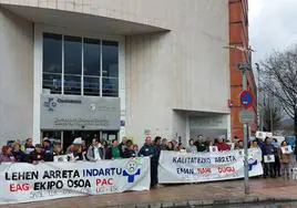Los sindicatos se manifestaron en el centro de salud de Landako en Durango.