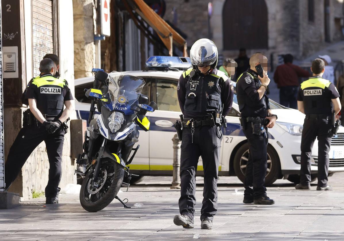 Agentes locales en un operativo anterior en la zona de Aldabe.