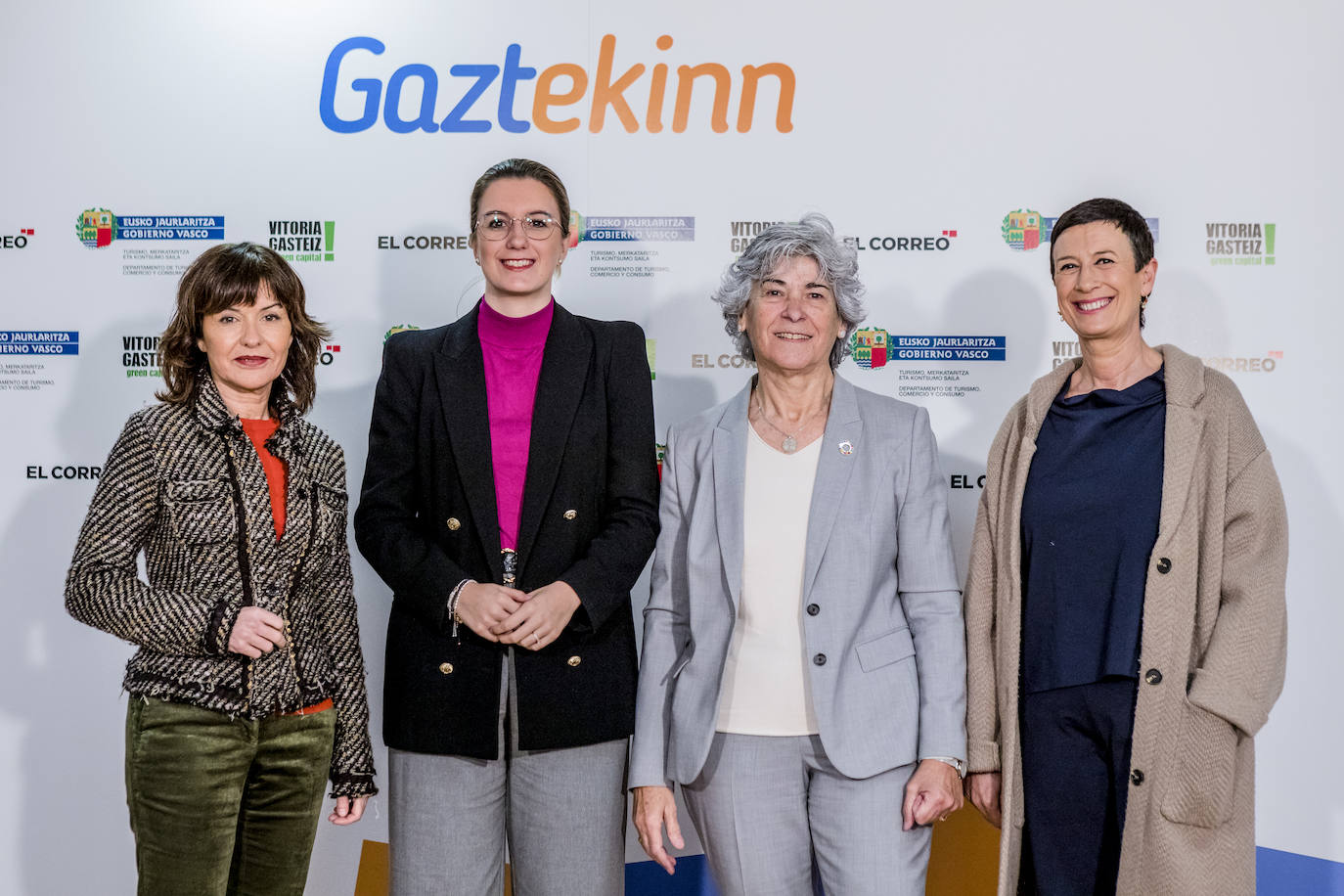 María Goti, gerente de EL CORREO en Álava; María Nanclares, concejala de Promoción Económica, Empleo, Comercio y Turismo; Elena Moreno, directora de Comercio del Departamento de Turismo, Comercio y Consumo del Gobierno vasco; y Maite Maqueda, directora comercial de EL CORREO en Álava.