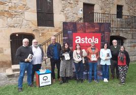 Miembros de Gerediaga en la presentación de uno de los números de la revista Astola.