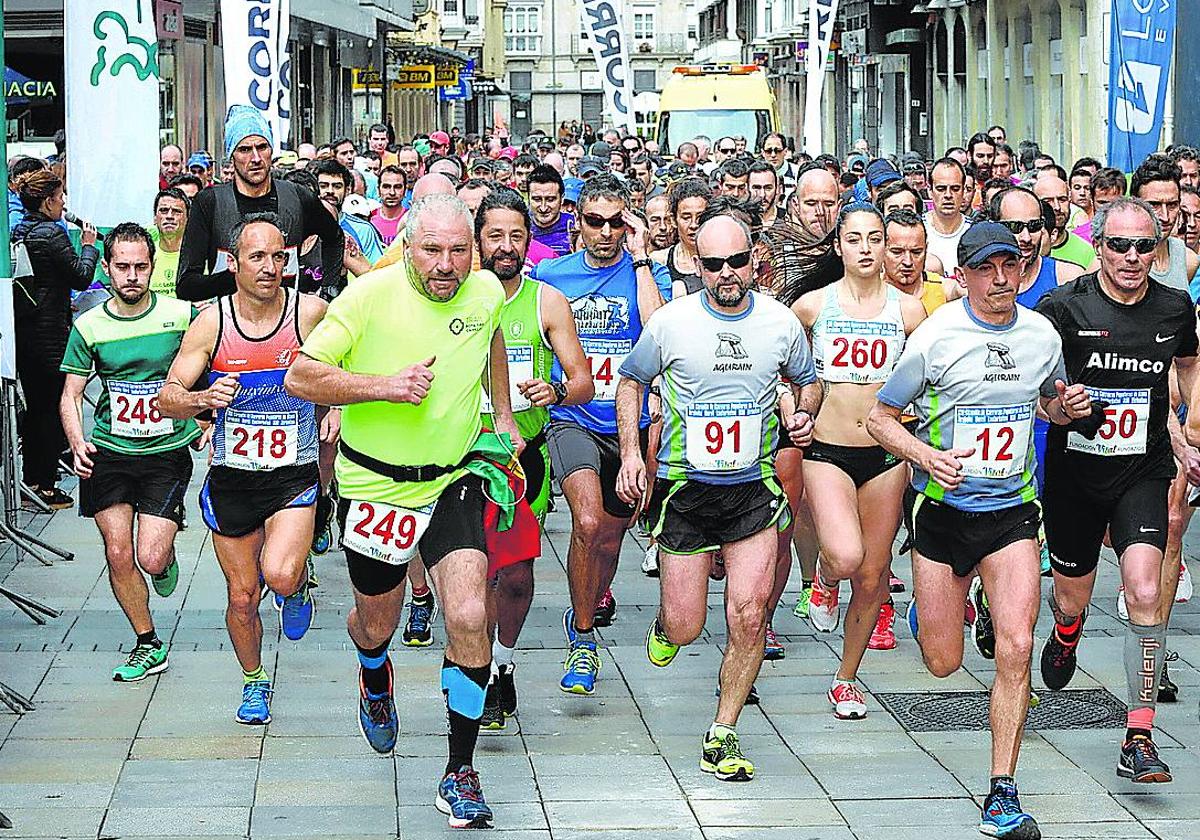 Momento de la salida de la Carrera de los Paseos, incluida en el Circuito de Carreras Populares de Álava.