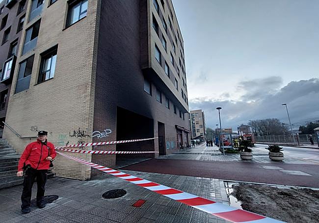 Lugar del incendio ya de día.