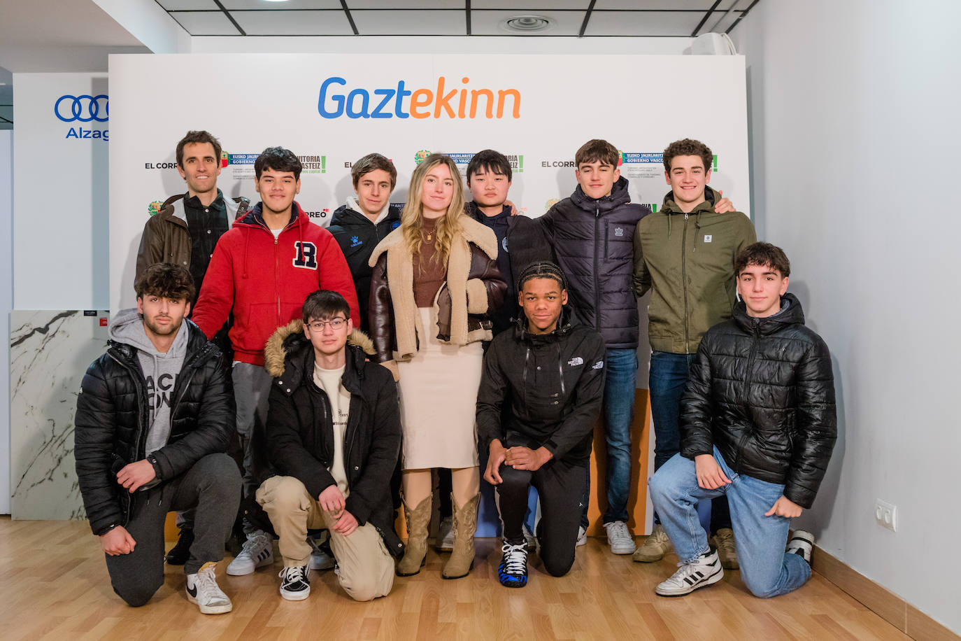 Alumnos de 2º de Bachiler de Marianistas posan ante la cámara.