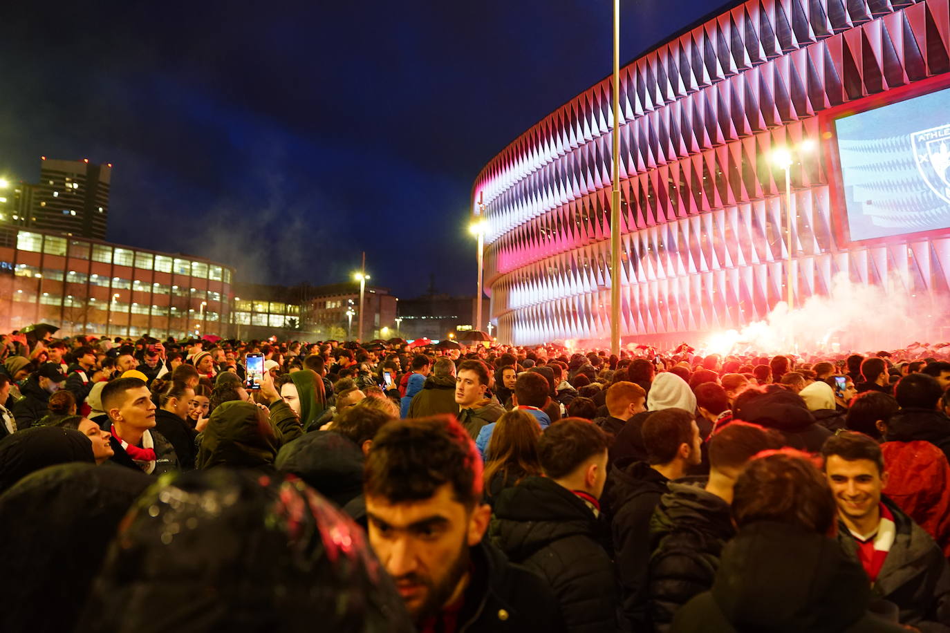 Las mejores fotos del recibimiento al Athletic en San Mamés