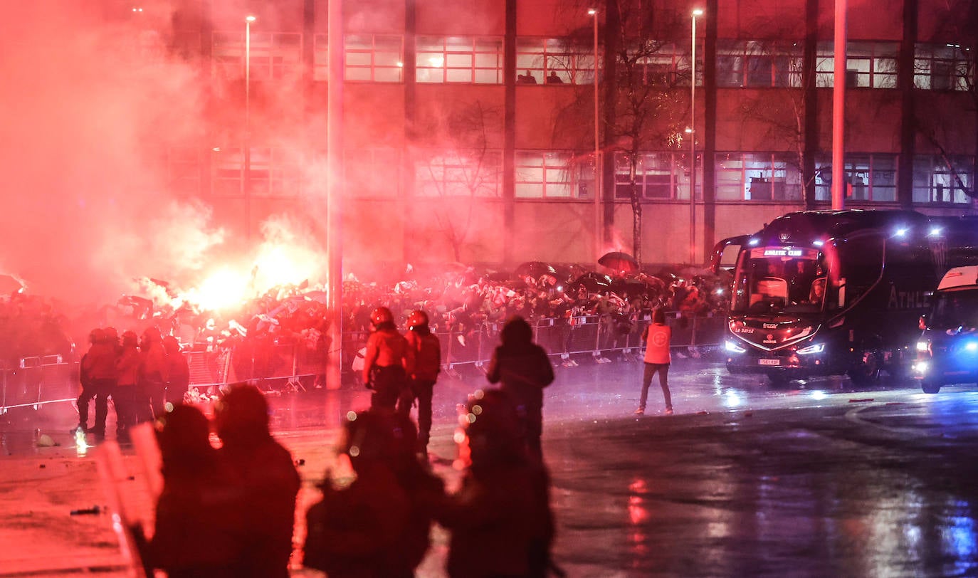 Las mejores fotos del recibimiento al Athletic en San Mamés