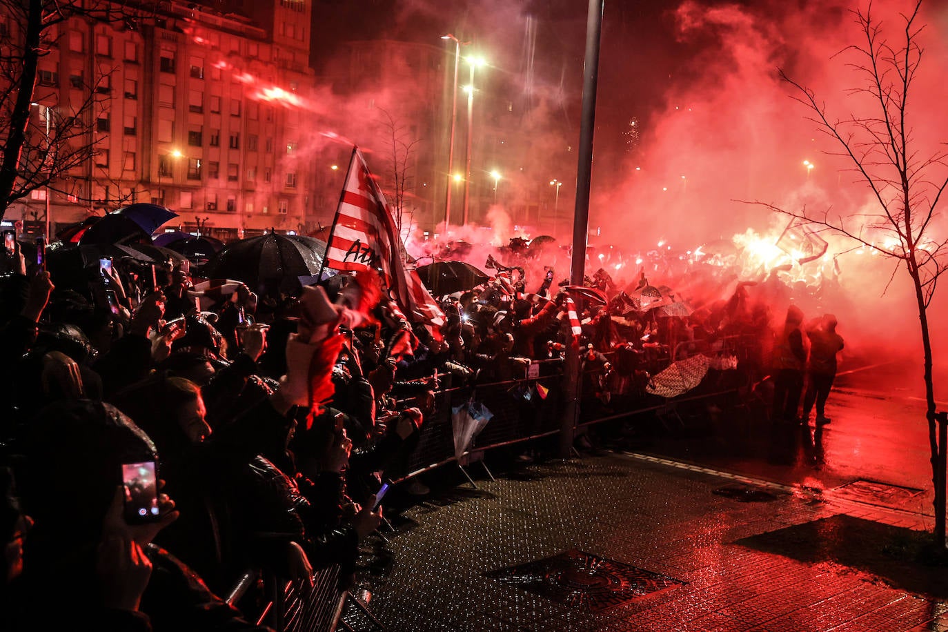 Las mejores fotos del recibimiento al Athletic en San Mamés