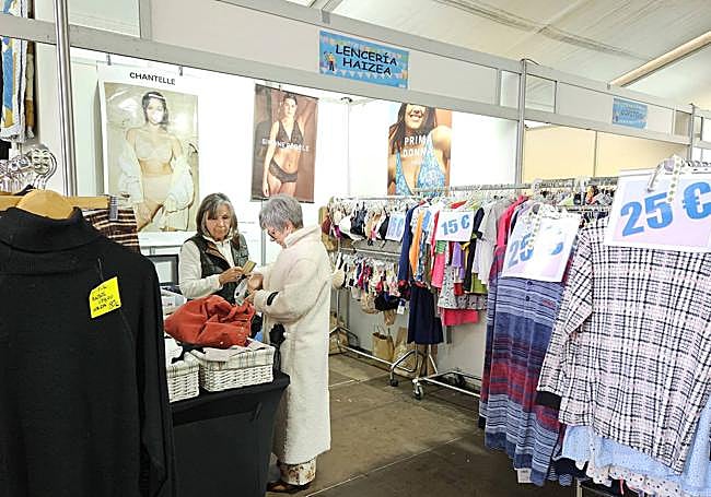 La carpa de Muguru concentró el mayor número de personas.