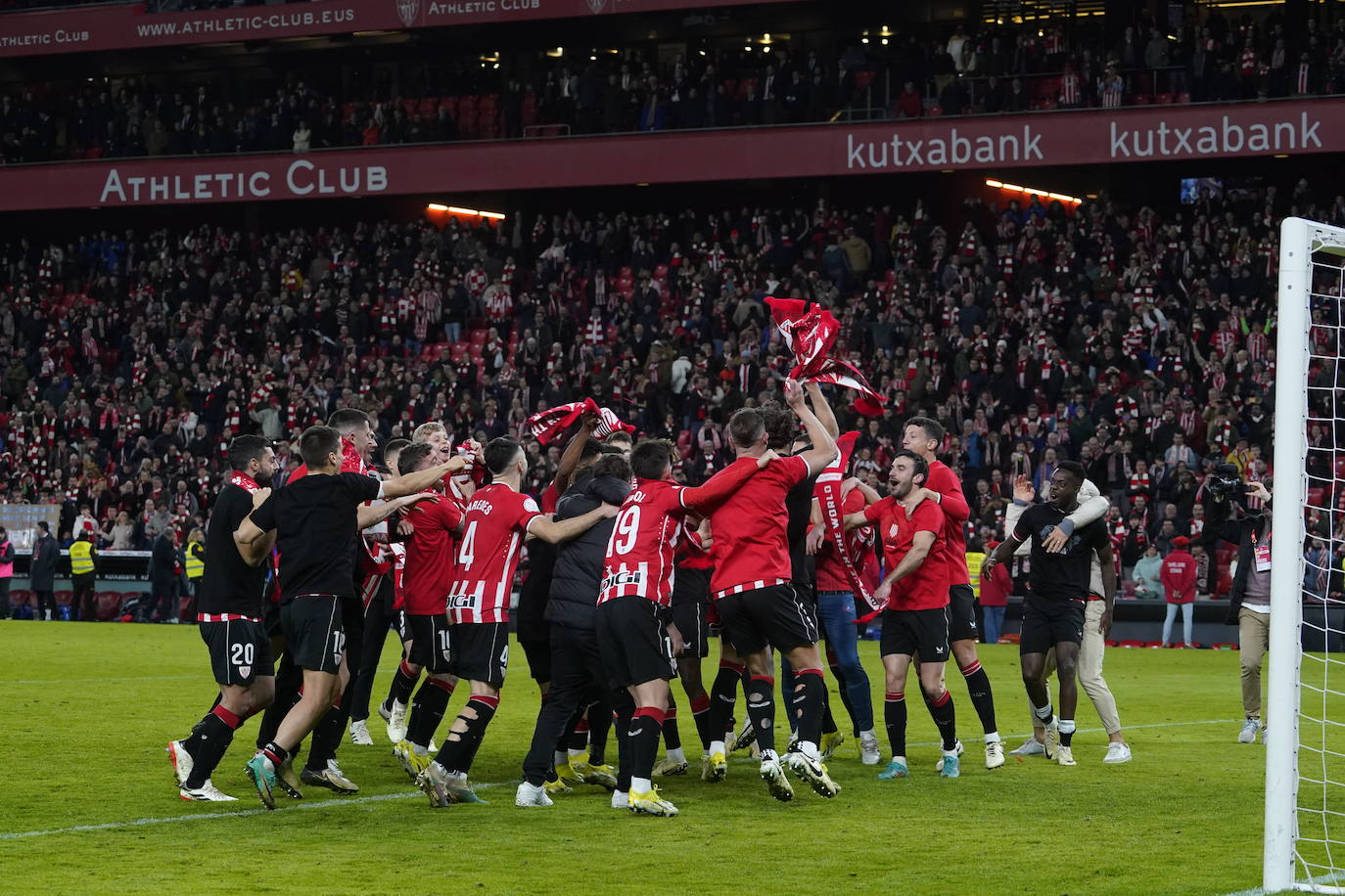 La fiesta de los jugadores del Athletic en San Mamés