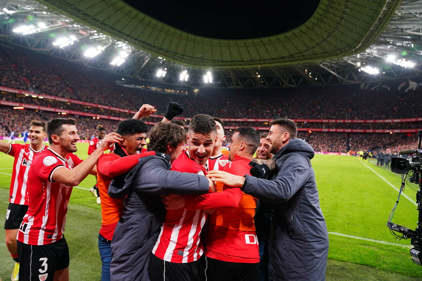 La fiesta de los jugadores del Athletic en San Mamés