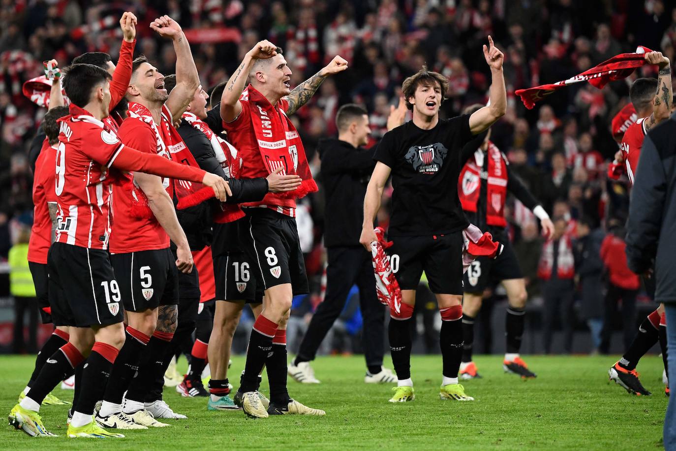 La fiesta de los jugadores del Athletic en San Mamés