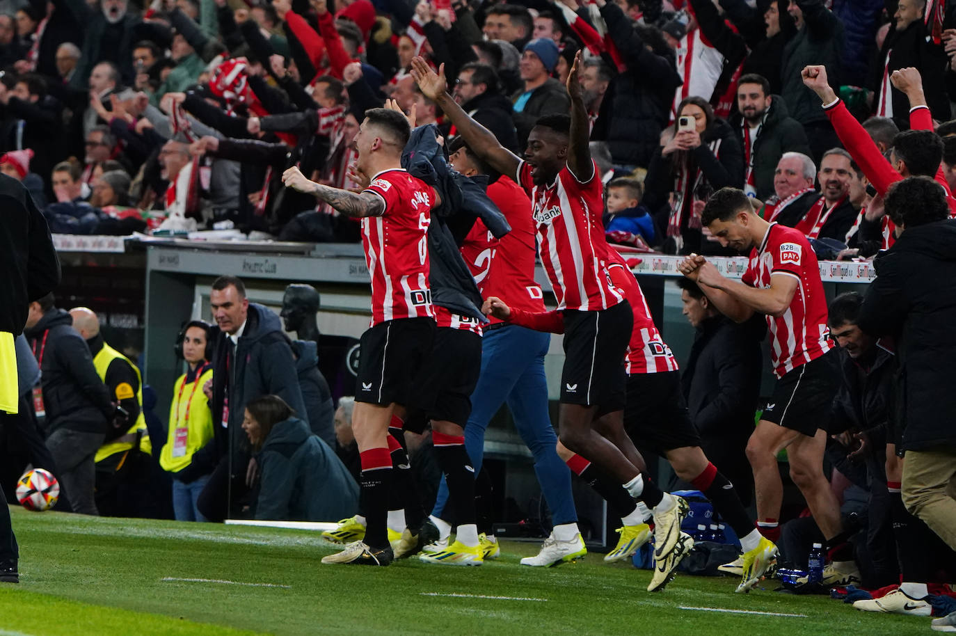 La fiesta de los jugadores del Athletic en San Mamés