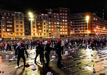 El Athletic condena «sin paliativos» los incidentes provocados por «ultras descerebrados» en San Mamés