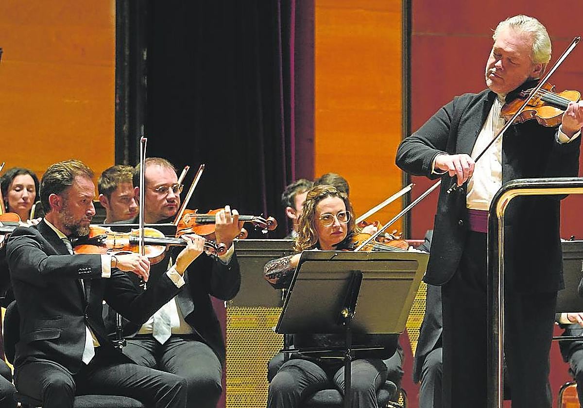 Vadim Repin mostró una gran intensidad en el concierto.