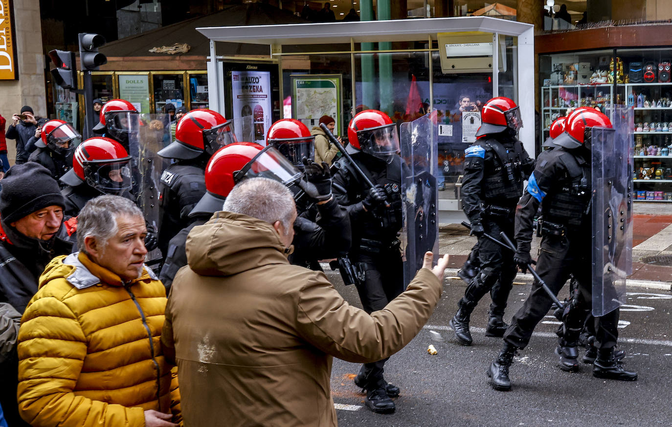 Disturbios en la manifestación del 3 de Marzo en Vitoria