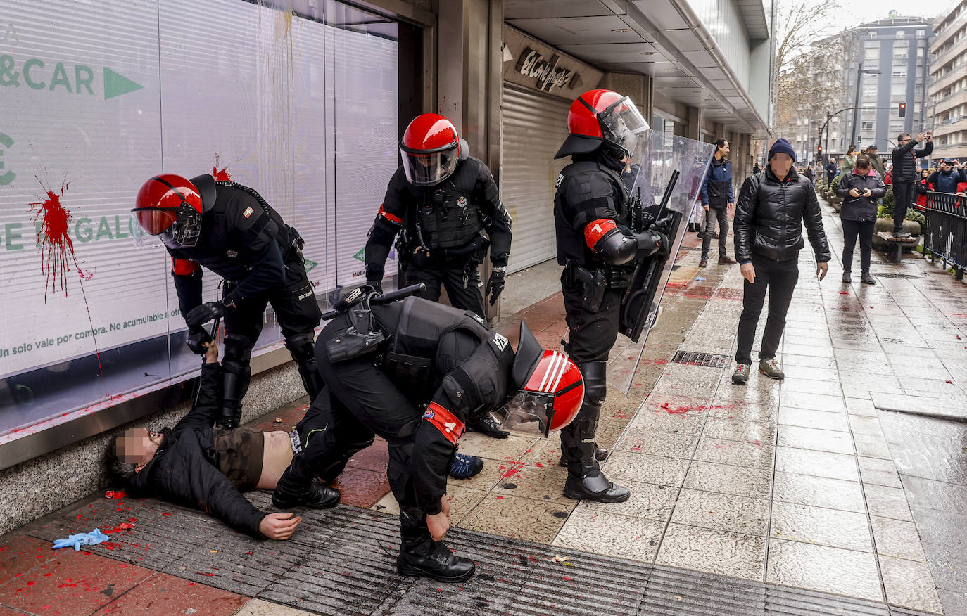 Disturbios en la manifestación del 3 de Marzo en Vitoria