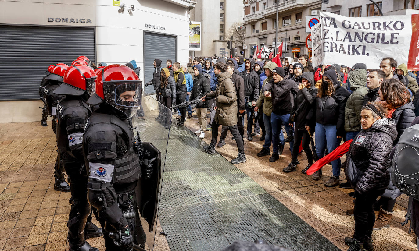 Disturbios en la manifestación del 3 de Marzo en Vitoria