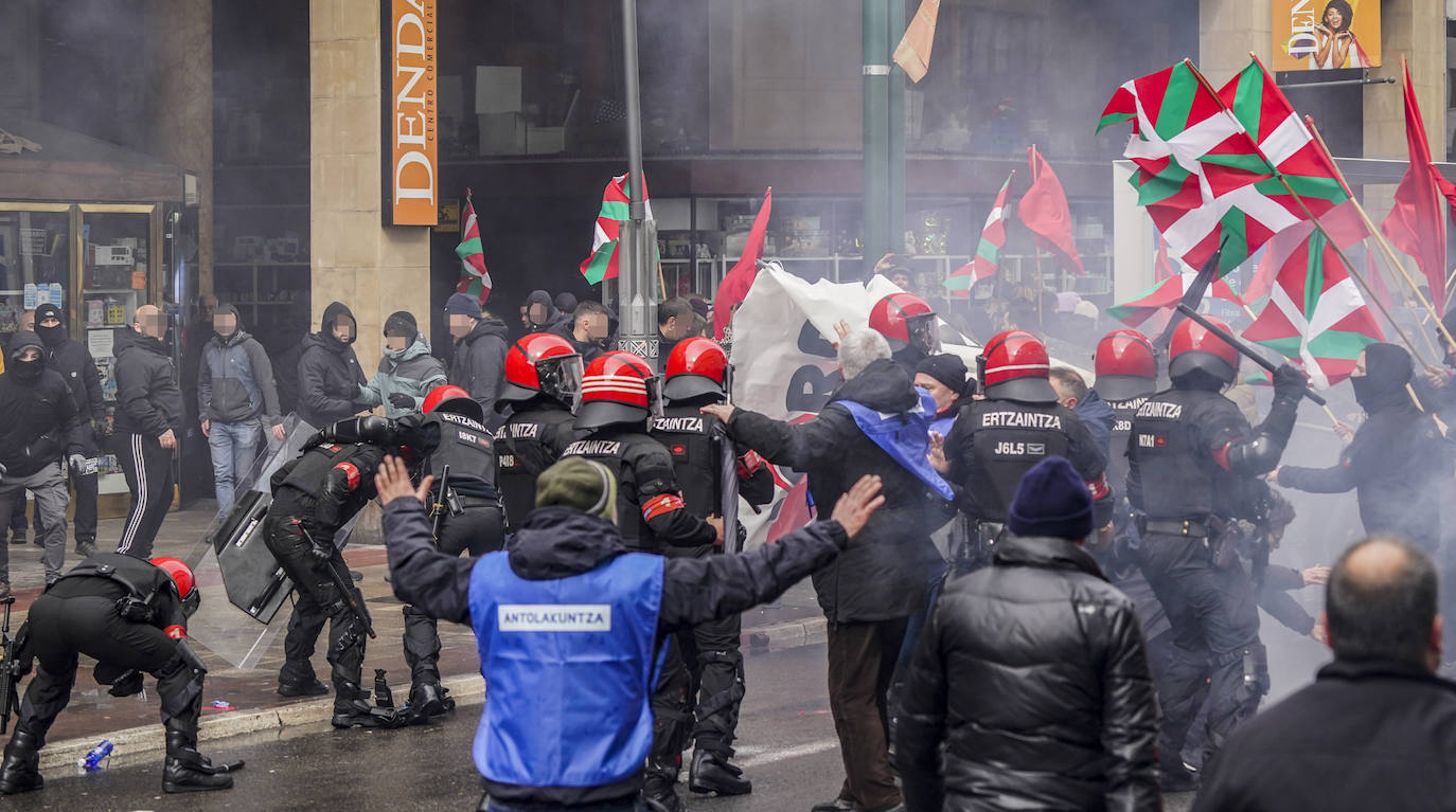 Disturbios en la manifestación del 3 de Marzo en Vitoria
