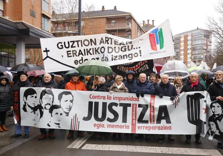 Disturbios y cargas policiales en la manifestación del 3 de Marzo en Vitoria.