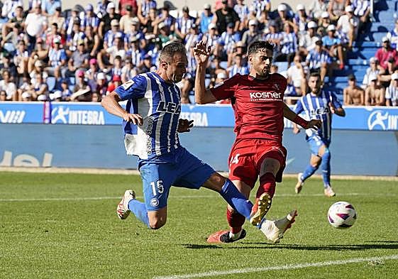 Kike García trata de adelantarse a Catena.