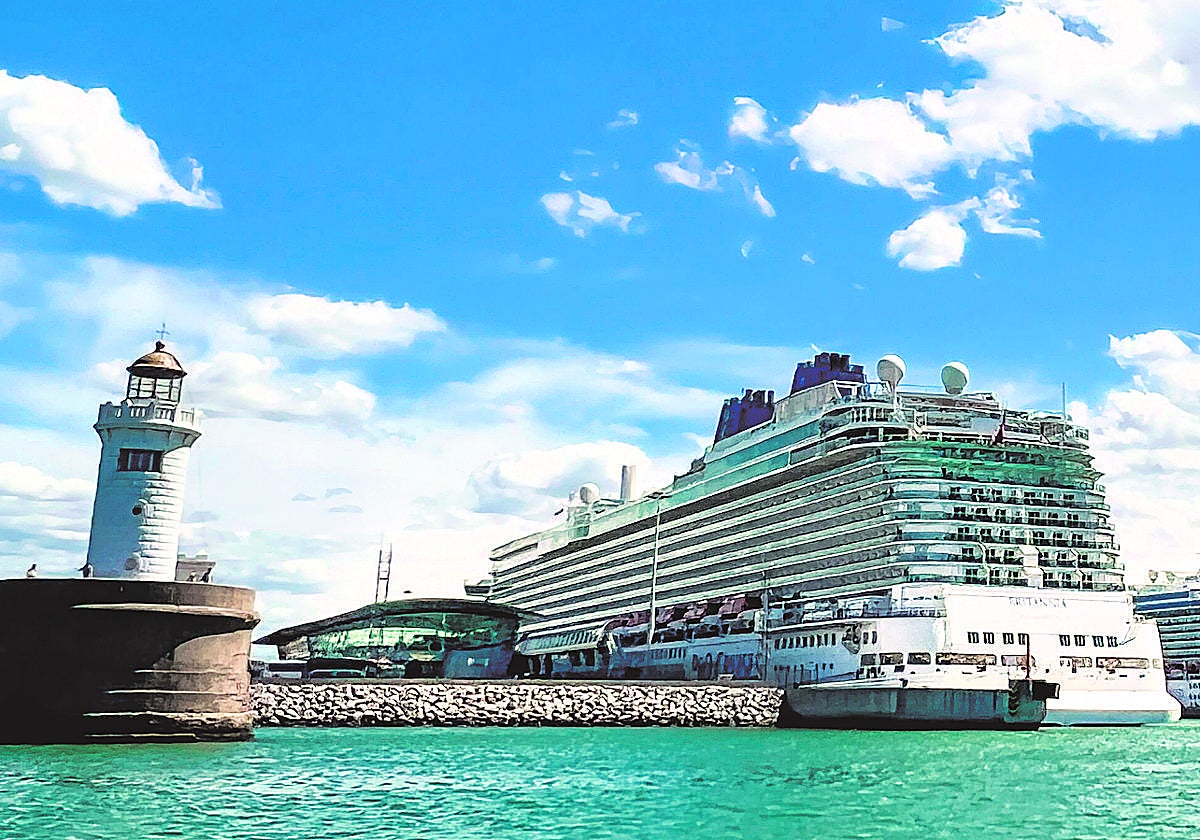 Dos cruceros atracados a la vez en el puerto de Getxo.