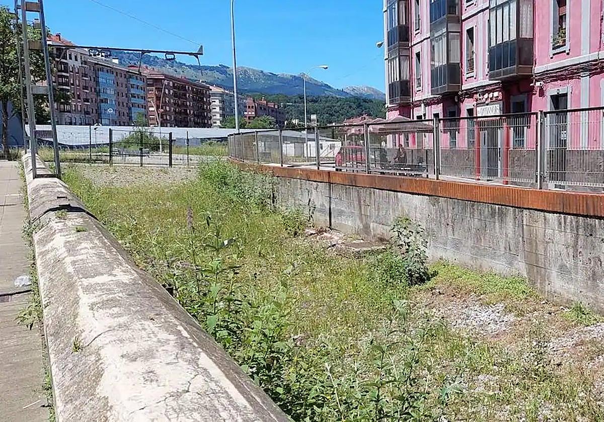 Los antiguos terrenos de tren se verán transformados en una vía verde que recorrerá la localidad.