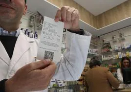 Representantes de los farmacéuticos, del Gobierno vasco y de Satevi, durante la presentación de su colaboración.