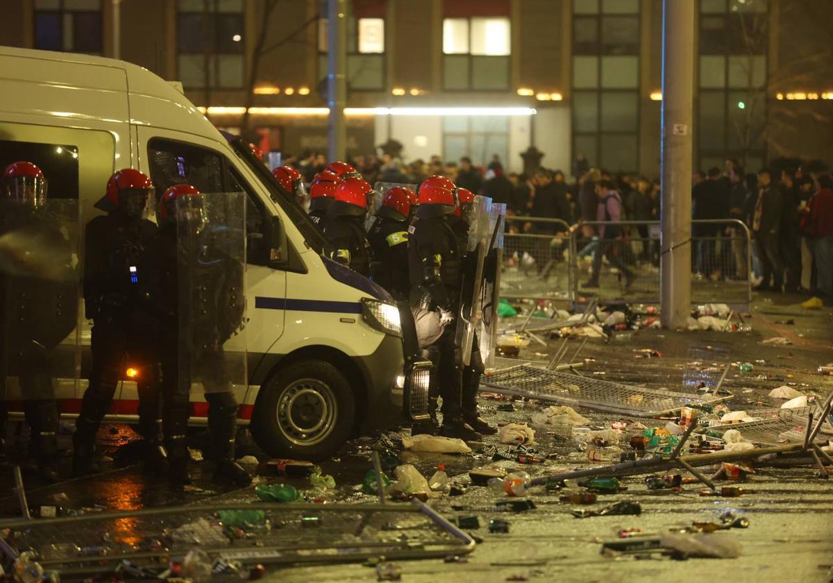 Altercados en la explanada de San Mamés antes de la semifinal de Copa del Athletic.