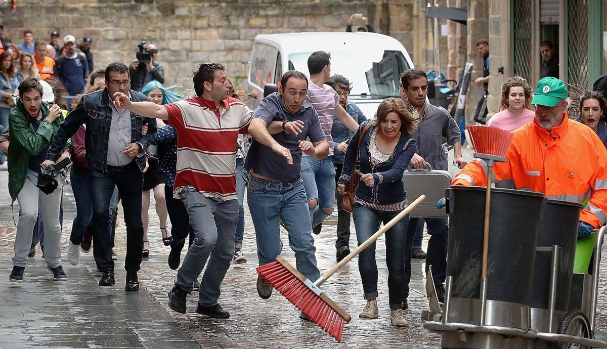 Figurantes en un rodaje en Bilbao.