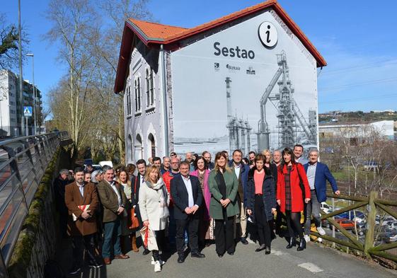 La diputada de Transportes, Movilidad y Turismo, Sonia Pérez, ha presentado la iniciativa este miércoles junto a los responsables turísticos de las comarcas de Bizkaia en el Cuarto de Socorro de Altos Hornos, en Sestao.