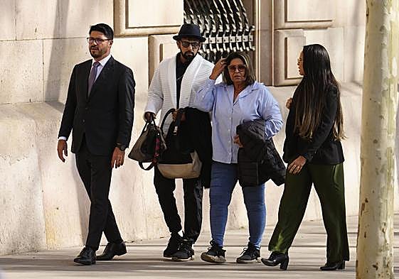 Un juez investiga a la madre de Dani Alves por la difusión de las imágenes de la víctima de la agresión sexual