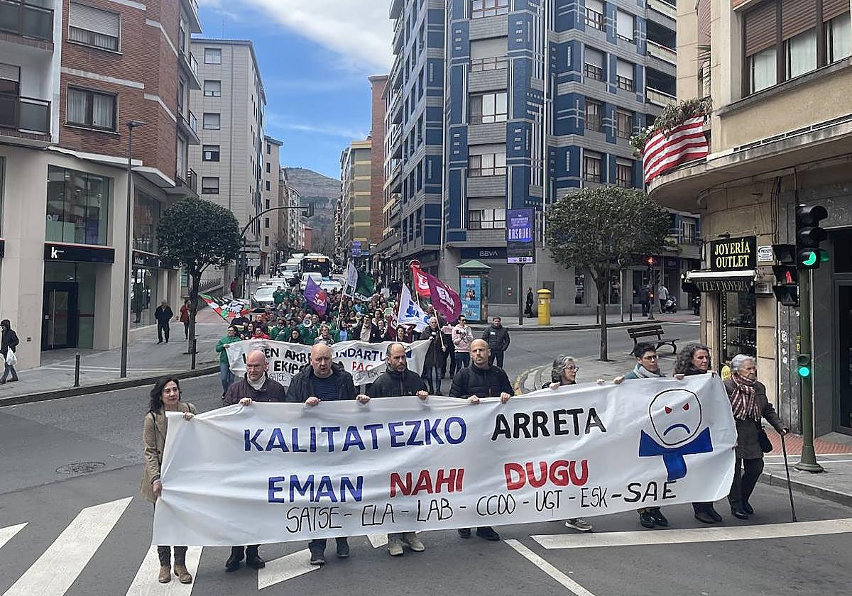 Manifestación del personal sanitario en Basauri.