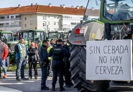 Los tractores han vuelto a congregarse frente a la sede del Gobierno vasco