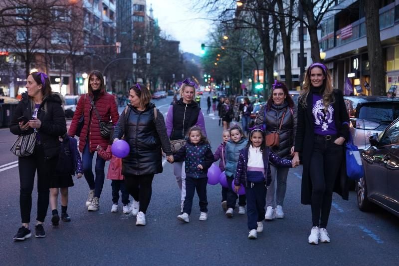 Miles de mujeres avanzan juntas en Bilbao contra la violencia sexual, la discriminación...
