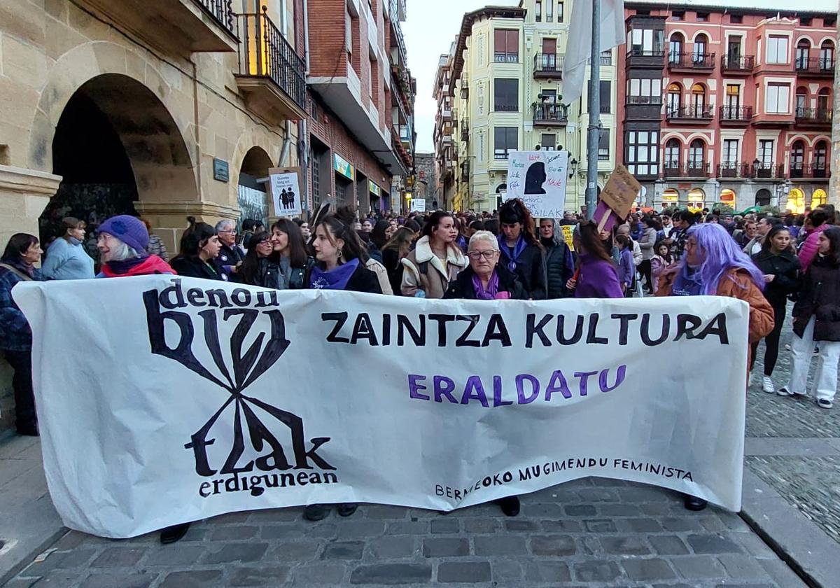 Las manifestaciones más numerosas han tenido lugar a última hora de esta tarde en los municipios de Busturialdea y Lea Artibai. En la foto Bermeo.