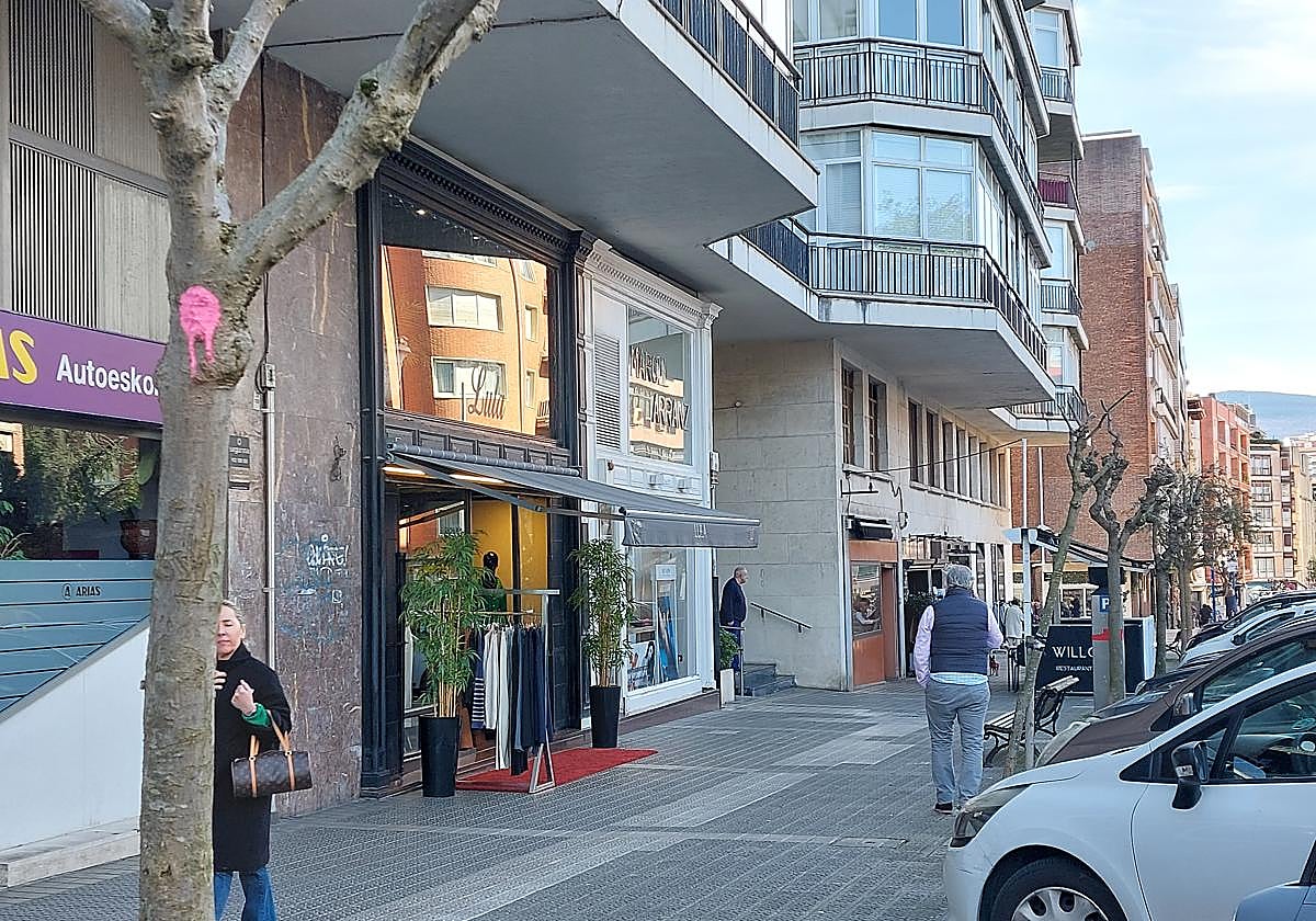 Una de las principales calles coemrciales de Las Arenas.