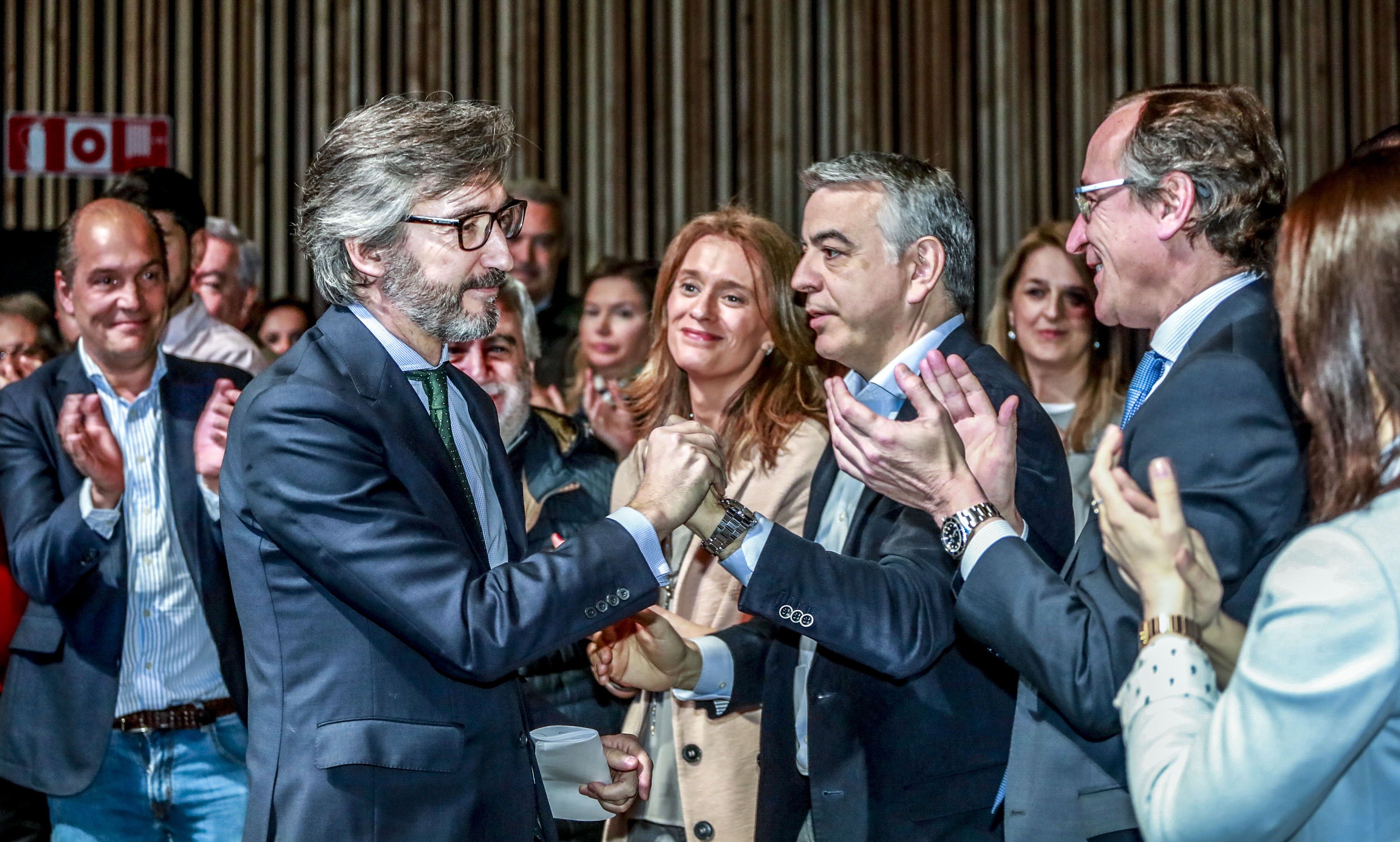 Iñaki Oyarzabal junto a Ana Morales, Javier de Andrés, Ainhoa Domaica y Alfonso Alonso.